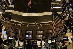 Wall Street: &Rho;ά&lambda;&iota; &sigma;&tau;&omicron;&nu; Dow Jones, &alpha;&lambda;&lambda;ά &eta; Broadcom &laquo;&pi;&alpha;&gamma;ώ&nu;&epsilon;&iota;&raquo; &tau;&omicron; AI trade &ndash; &Kappa;ί&nu;&delta;&upsilon;&nu;&omicron;&sigmaf; &alpha;&pi;&omega;&lambda;&epsilon;&iota;ώ&nu; 350 &delta;&iota;&sigma;. &delta;&omicron;&lambda;&alpha;&rho;ί&omega;&nu;