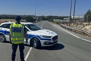 Φορτηγό συγκρούστηκε με βαν στον αυτοκινητόδρομο, στο νοσοκομείο ο ένας οδηγός