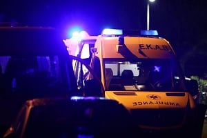 Θεσσαλονίκη: Διασωληνωμένη 25χρονη που βρέθηκε σε πεζοδρόμιο