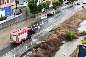 Χαλάει ο καιρός: Έρχεται καλοκαιρινό μπουρίνι με βροχές, καταιγίδες και χαλάζι