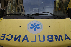 Τραγωδία στην Ελλάδα / Έχασε τη ζωή της μέσα στην επιχείρηση των παιδιών της Κοιμόταν εκεί