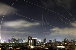 Θα απαντήσουμε σθεναρά αν εμπλακούν στρατιωτικά οι ΗΠΑ λέει το Ιράν