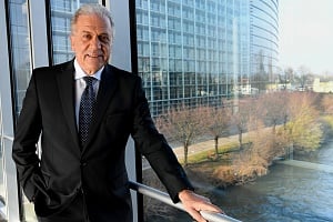 Έ&kappa;&tau;&alpha;&kappa;&tau;&omicron;: Έ&nu;&tau;&alpha;&lambda;&mu;&alpha; &sigma;ύ&lambda;&lambda;&eta;&psi;&eta;&sigmaf; &kappa;&alpha;&tau;ά &tau;&omicron;&upsilon; &Delta;&eta;&mu;ή&tau;&rho;&eta; &Alpha;&beta;&rho;&alpha;&mu;ό&pi;&omicron;&upsilon;&lambda;&omicron;&upsilon; &gamma;&iota;&alpha; &tau;&omicron; Qatargate &ndash; &Alpha;&nu;&alpha;&mu;έ&nu;&epsilon;&tau;&alpha;&iota; &delta;&iota;&alpha;&delta;&iota;&kappa;&alpha;&sigma;ί&alpha; ά&rho;&sigma;&eta;&sigmaf; &alpha;&sigma;&upsilon;&lambda;ί&alpha;&sigmaf;