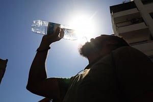 Επιστροφή στα κόκκινα, σκαρφαλώνει πάλι ο υδράργυρος