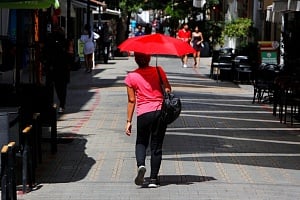 Θα μας «πνίξει» πάλι η σκόνη, ανεβαίνει αισθητά η θερμοκρασία