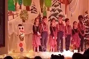 ΒΙΝΤΕΟ: Η 5χρονη Ιωάννα έκανε την πιο γλυκιά έκπληξη στους κωφούς γονείς της