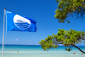 Ποιες είναι οι 46 παραλίες της Κύπρου που κέρδισαν Γαλάζια Σημαία το 2026