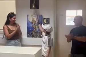 Η μικρή Αδαμαντία κέρδισε τη μάχη με τον καρκίνο Ήχησε ξανά το καμπανάκι της ελπίδας στο Παιδογκολογικό (ΒΙΝΤΕΟ)
