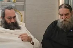 Νοσηλεύεται σε νοσοκομείο ο Τυχικός, διαψεύδει τις φήμες για Άγιο Όρος ο πνευματικός του-«Αφήστε τον, έστω και άρρωστο να ζήσει»