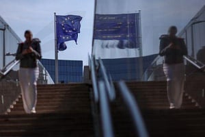 Έντεα δισ. ευρώ συγκέντρωσε η Κομισιόν από έκδοση ομολόγων