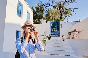 &Kappa;&alpha;&lambda;&omicron;&kappa;&alpha;ί&rho;&iota; &sigma;&tau;&eta;&nu; &Epsilon;&lambda;&lambda;ά&delta;&alpha; &mu;&epsilon; Eurobank &kappa;&alpha;&iota; 5% &euro;&pi;&iota;&sigma;&tau;&rho;&omicron;&phi;ή