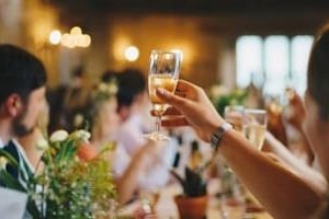 Επεκτείνονται τα ωράρια λειτουργίας σε νυχτερινά κέντρα, μειώνονται σε εστιατόρια-Αλλαγή και στους τιμοκαταλόγους