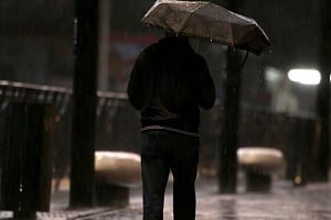 Έρχονται βροχές και καταιγίδες - Στους 37 βαθμούς αύριο η θερμοκρασία