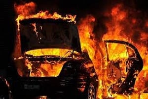 Φωτιά σε αυτοκίνητο 57χρονης στον Άγιο Δομέτιο- Εμπρησμό βλέπουν οι αρχές