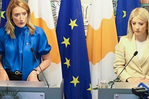 Κατ’ ιδίαν συνάντηση Αννίτας Δημητρίου – Ρομπέρτα Μέτσολα στη Λευκωσία