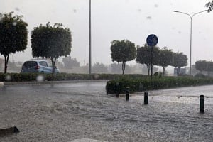 Έντονα καιρικά φαινόμενα στην επαρχία Λάρνακας-Ανυποχώρητα τα φαινόμενα του Byron