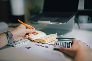 Φορολογική δήλωση: Πότε λήγει η προθεσμία, βήμα προς βήμα πώς θα την υποβάλεις