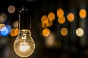 Τι σημαίνει για τους καταναλωτές η ανταγωνιστική αγορά ρεύματος - Θα μειωθεί το ρεύμα;