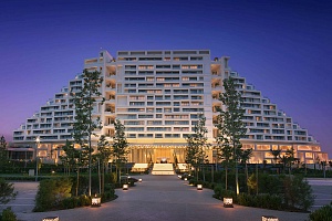 &Tau;&omicron; &sigma;&epsilon;&rho;ί &sigma;&upsilon;&nu;&epsilon;&chi;ί&zeta;&epsilon;&tau;&alpha;&iota;: Jackpots ύ&psi;&omicron;&upsilon;&sigmaf; &euro;9,648,034 &tau;&omicron;&nu; &Omicron;&kappa;&tau;ώ&beta;&rho;&iota;&omicron; &sigma;&tau;&omicron; City of Dreams Mediterranean