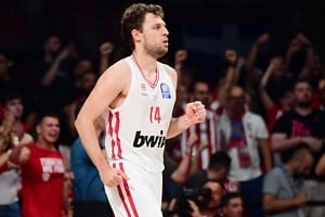 Ονειρική χρονιά για τον Ολυμπιακό… Μετά το ευρωπαικό σήκωσε και το πρωτάθλημα!