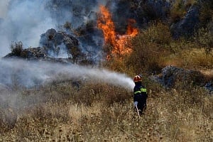 Μπαράζ πυρκαγιών στην επαρχία Λευκωσίας- 5 εστίες σε απόσταση ενός χιλιομέτρου