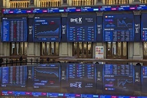 Υπό πίεση οι μετοχές ενόψει των συνομιλιών Ζελένσκι-Τραμπ