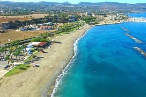 Χορηγίες στην Π. Χρυσοχούς, έπεσαν υπογραφές με το Υφ. Τουρισμού