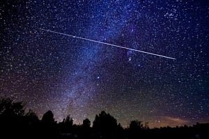 Βροχή Περσείδων: Το εντυπωσιακό ουράνιο φαινόμενο που συναρπάζει κάθε καλοκαίρι – Πότε θα κορυφωθεί
