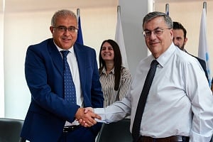 Παν. Νεάπολις Πάφος: Υπέγραψε Μνημόνιο Συνεργασίας με το Κέντρο Αριστείας «Ερατοσθένης»