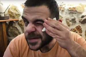 VIDEO: Live ξυλοδαρμός γνωστού YouTuber σε καφετέρια στα Ιωάννινα