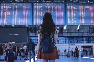 Άγχος εν ώρα πτήσης; Τρεις δραστηριότητες που θα σε κάνουν να ξεχαστείς