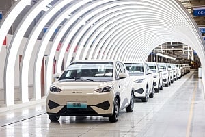 BYD: Σπάει ρεκόρ και γιορτάζει την παραγωγή του εκατομμυριοστού DOLPHIN SURF