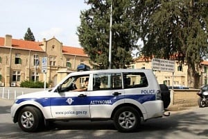 Λήστεψε φούρνο τα ξημερώματα, φόρεσε χειροπέδες το πρωί στο ίδιο σημείο 