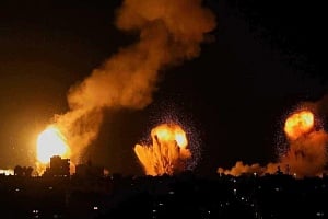 Σφοδροί βομβαρδισμοί και τανκς στην καρδιά της Γάζας - «Η πόλη φλέγεται»