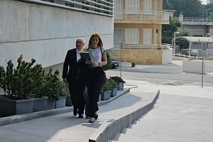 Νομική μάχη Δημητριάδη - Πολυβίου για τη μη μονιμοποίηση Βαρωσιώτου
