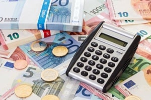 Ξέσπασε φορολογικός πόλεμος ΥΠΟΙΚ και ΔΗΣΥ