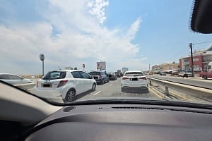 ΦΩΤΟ: Κυκλοφοριακό κομφούζιο στον Στρόβολο λόγω τροχαίου με δύο οχήματα