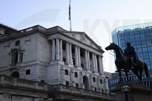 Σταθερό παραμένει το επιτόκιο της Τράπεζας της Αγγλίας