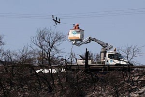 Σε πλήρη κινητοποίηση η ΑΗΚ για αποκατάσταση ηλεκτροδότησης στις πυρόπληκτες περιοχές