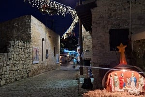 H Λόφου ανάβει τα φώτα των γιορτών και κερνά ζεστή σούπα