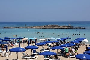 Ακριβή μου… θάλασσα! Η «λυπητερή» της βουτιάς για μια τετραμελή οικογένεια