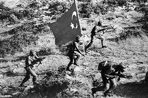 «Μπροστά στα μάτια του πατέρα μου σκότωσαν τον παππού μου. Τον έθαψε με τα ίδια του τα χέρια»