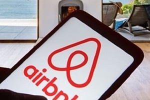 Βαφτίζουν Airbnb πρώτες κατοικίες και επωφελούνται του ΦΠΑ-Αυξάνονται τα καταλύματα, γεμίζει η βαλίτσα των προβλημάτων