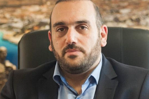 Σοκ για τον Καρούσο: Ανατράπηκε αυτοκίνητο μπροστά στα μάτια του Δεν ήταν αυτό που τον συγκλόνισε όμως