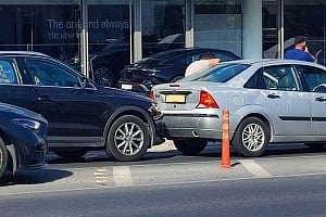 Μικροατυχήματα: Πότε μετακινείς το όχημα και τι φωτογραφίες πρέπει να βγάλεις