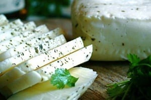 Μετά την «πατάτα» νέο… πολιτιστικό αξιοθέατο Το μεγάλο χαλλούμι γίνεται viral (ΕΙΚΟΝΑ)