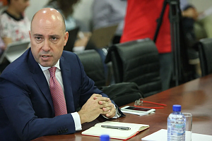 Πνέει μένεα ο Παμπορίδης για τους επικριτές της επιστροφής του Έτοιμος να συγκρουστεί με τους «πολιτικούς απατεώνες»