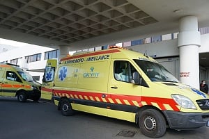 Τραυματισμός άνδρα που πήγε να ανεβεί σε ταράτσα στην Αραδίππου. Επέμβαση Πυροσβεστικής