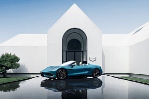 &Tau;&omicron; &mu;έ&lambda;&lambda;&omicron;&nu; &phi;&tau;ά&nu;&epsilon;&iota; &sigma;&tau;&omicron; Goodwood: &Omicron; Ό&mu;&iota;&lambda;&omicron;&sigmaf; BYD &pi;&alpha;&rho;&omicron;&upsilon;&sigma;&iota;ά&zeta;&epsilon;&iota; &omicron;&kappa;&tau;ώ &nu;έ&alpha; &mu;&omicron;&nu;&tau;έ&lambda;&alpha; &alpha;&pi;ό &tau;&rho;&epsilon;&iota;&sigmaf; &mu;ά&rho;&kappa;&epsilon;&sigmaf;