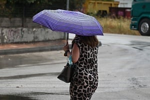 «Μπερδεμένος» ο καιρός: Πότε υποχωρεί ο καύσωνας με αισθητή πτώση της θερμοκρασίας και βροχές